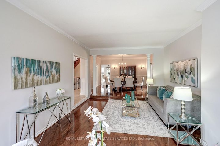 Photo 7 at 9 Morrison Creek Crescent, RO River Oaks, Oakville