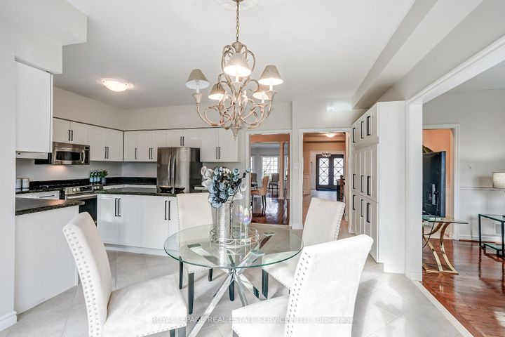 Photo 11 at 9 Morrison Creek Crescent, RO River Oaks, Oakville