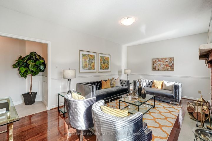 Photo 13 at 9 Morrison Creek Crescent, RO River Oaks, Oakville