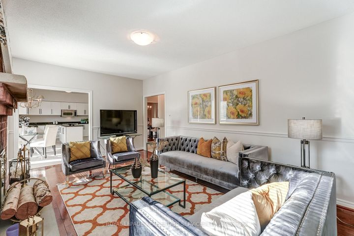 Photo 14 at 9 Morrison Creek Crescent, RO River Oaks, Oakville