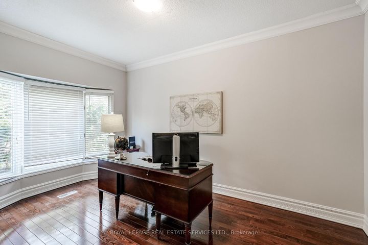 Photo 15 at 9 Morrison Creek Crescent, RO River Oaks, Oakville