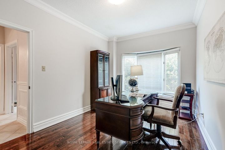 Photo 17 at 9 Morrison Creek Crescent, RO River Oaks, Oakville