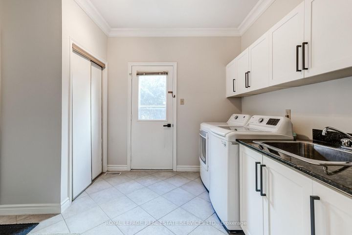 Photo 18 at 9 Morrison Creek Crescent, RO River Oaks, Oakville