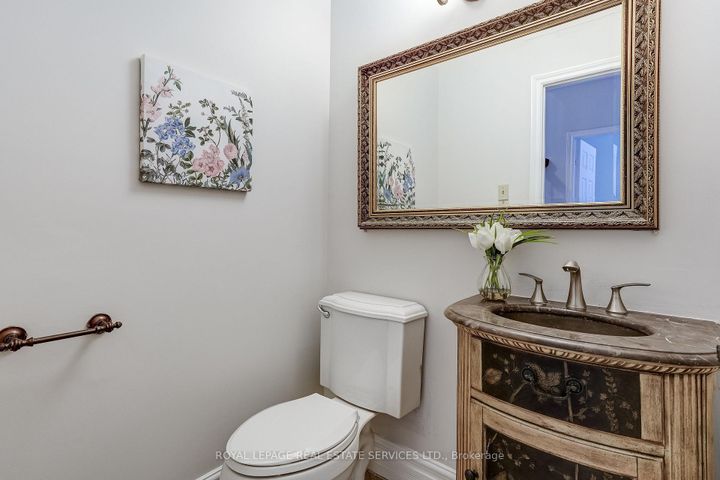 Photo 19 at 9 Morrison Creek Crescent, RO River Oaks, Oakville