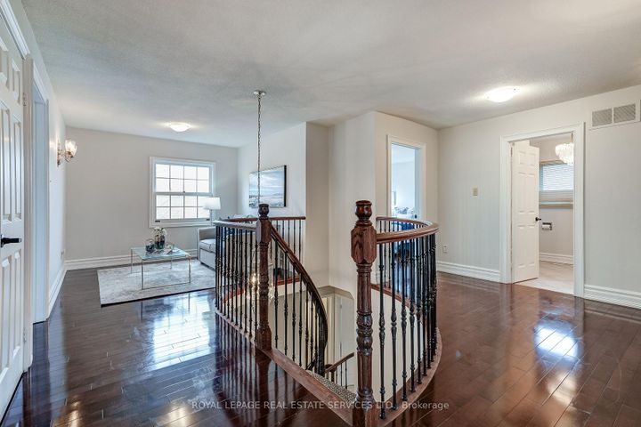 Photo 20 at 9 Morrison Creek Crescent, RO River Oaks, Oakville