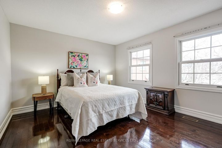 Photo 23 at 9 Morrison Creek Crescent, RO River Oaks, Oakville