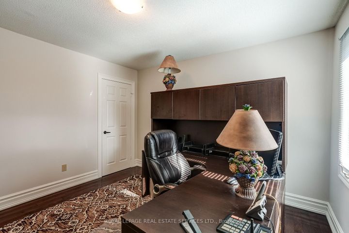 Photo 28 at 9 Morrison Creek Crescent, RO River Oaks, Oakville