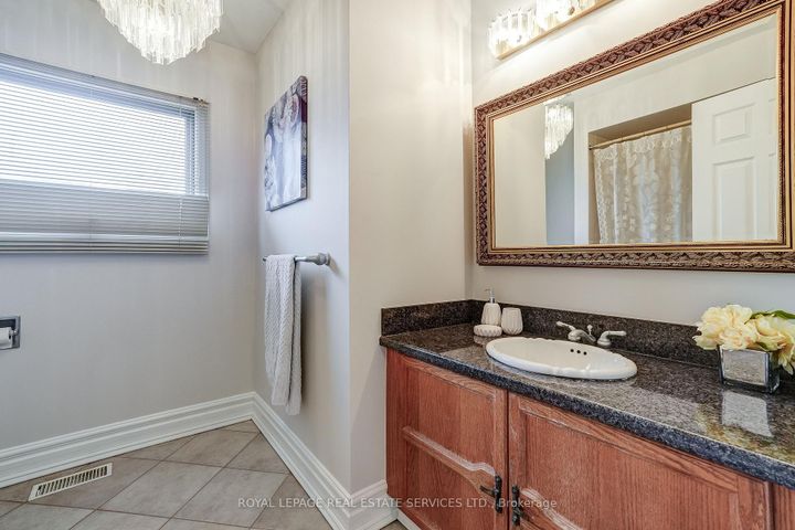 Photo 30 at 9 Morrison Creek Crescent, RO River Oaks, Oakville