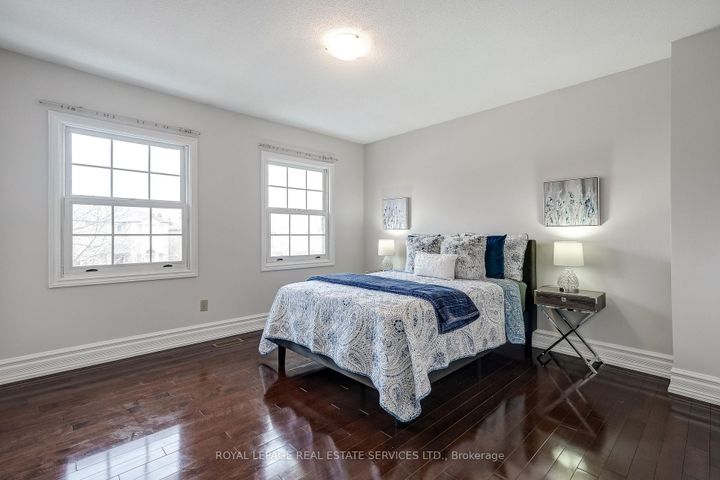 Photo 31 at 9 Morrison Creek Crescent, RO River Oaks, Oakville