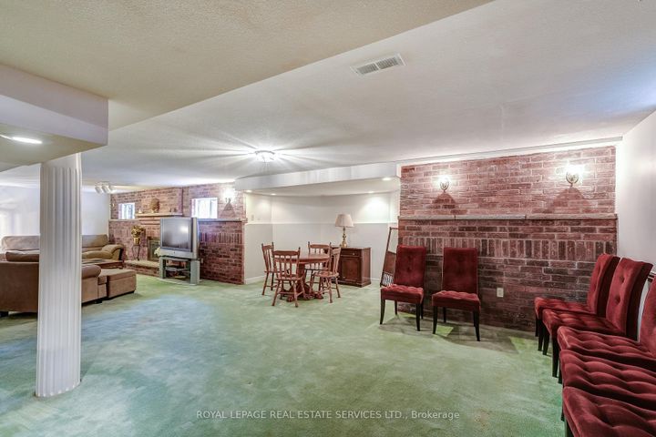 Photo 33 at 9 Morrison Creek Crescent, RO River Oaks, Oakville