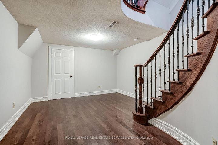 Photo 35 at 9 Morrison Creek Crescent, RO River Oaks, Oakville