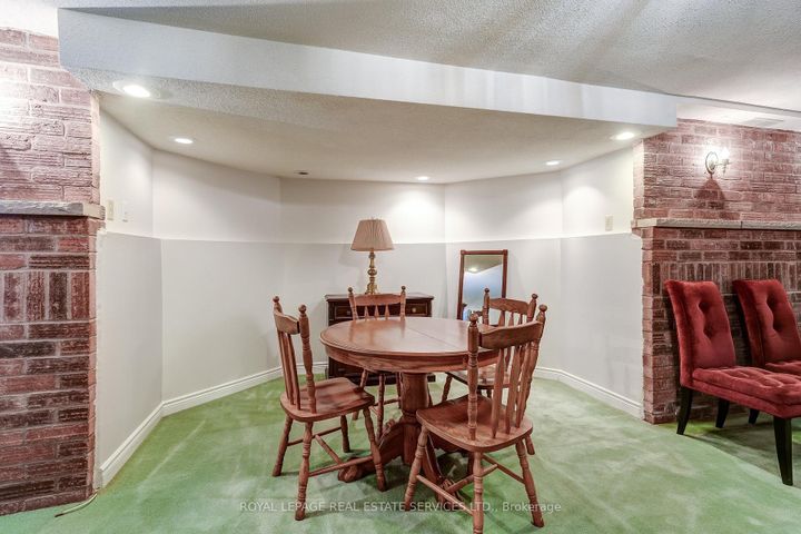 Photo 37 at 9 Morrison Creek Crescent, RO River Oaks, Oakville