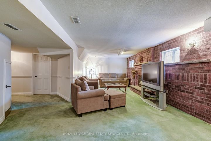 Photo 38 at 9 Morrison Creek Crescent, RO River Oaks, Oakville