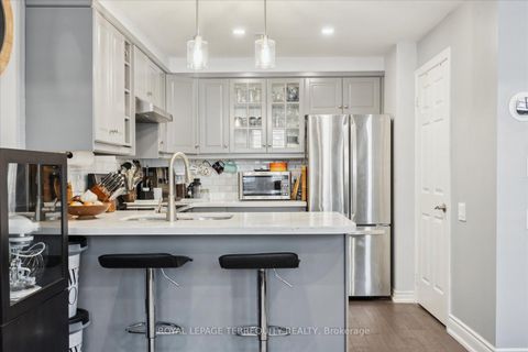 Photo 11 at 61 - 760 Lawrence Avenue W, Glen Park, Toronto