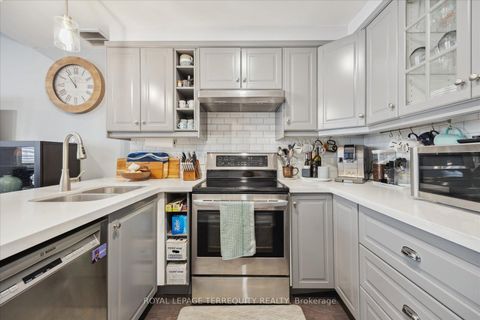 Photo 12 at 61 - 760 Lawrence Avenue W, Glen Park, Toronto