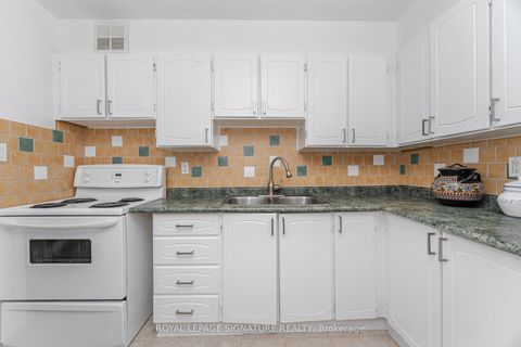 Photo 12 at 303 - 10 Edgecliff Golfway, Flemingdon Park, Toronto