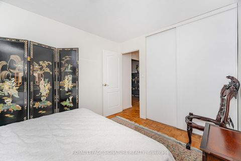 Photo 18 at 303 - 10 Edgecliff Golfway, Flemingdon Park, Toronto