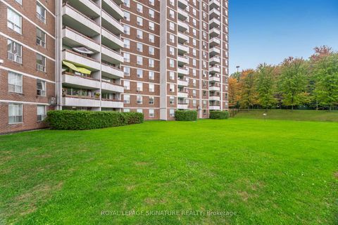 Photo 23 at 303 - 10 Edgecliff Golfway, Flemingdon Park, Toronto
