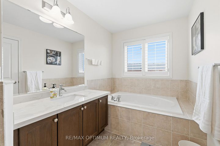 Photo 24 at 3302 Robert Brown Boulevard, GO Glenorchy, Oakville