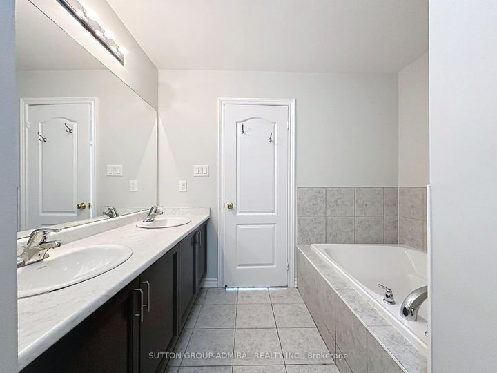 Photo 14 at 14 - 8777 Dufferin Street, Patterson, Vaughan