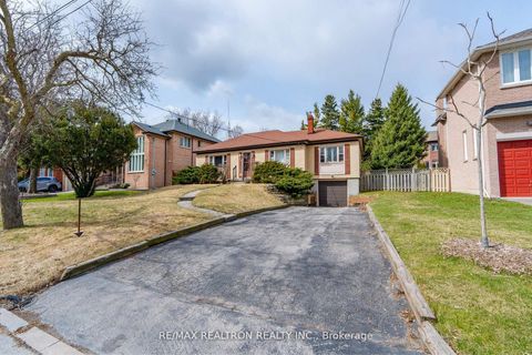 Photo 1 at 30 Lawnview Drive, Willowdale East, Toronto