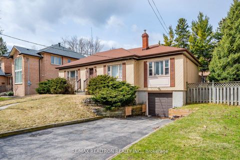 Photo 2 at 30 Lawnview Drive, Willowdale East, Toronto