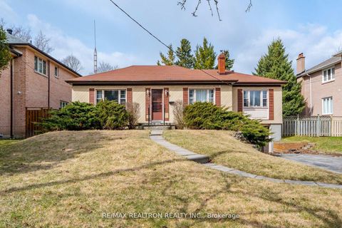 Photo 4 at 30 Lawnview Drive, Willowdale East, Toronto
