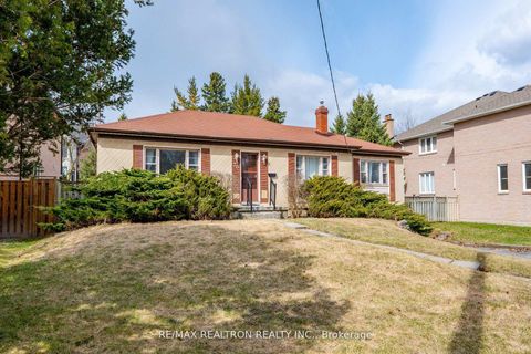 Photo 5 at 30 Lawnview Drive, Willowdale East, Toronto