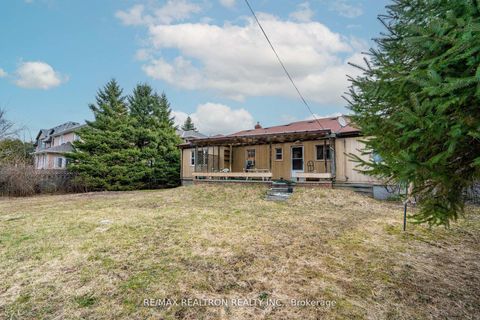 Photo 10 at 30 Lawnview Drive, Willowdale East, Toronto