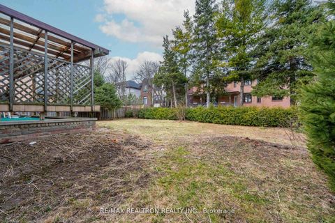 Photo 14 at 30 Lawnview Drive, Willowdale East, Toronto
