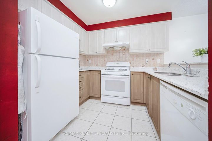 Photo 12 at 43 Rockgarden Trail, Wellington, Brampton