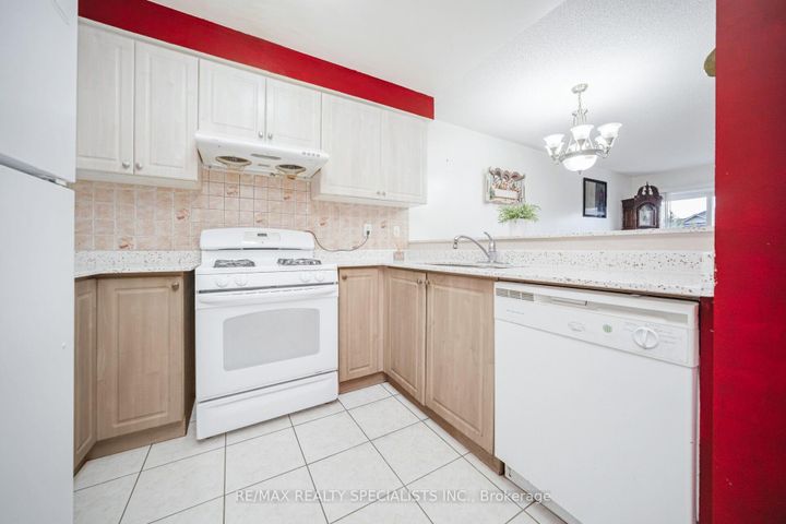 Photo 13 at 43 Rockgarden Trail, Wellington, Brampton