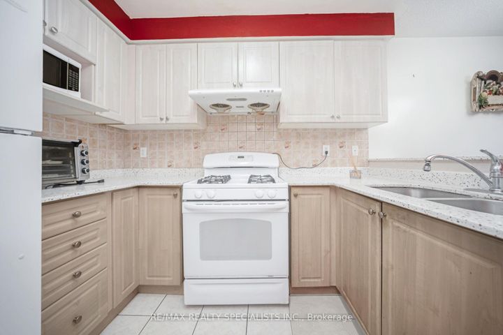 Photo 14 at 43 Rockgarden Trail, Wellington, Brampton