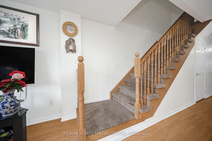 Photo 17 at 43 Rockgarden Trail, Wellington, Brampton