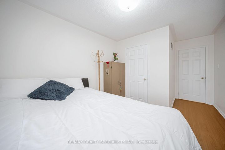 Photo 19 at 43 Rockgarden Trail, Wellington, Brampton