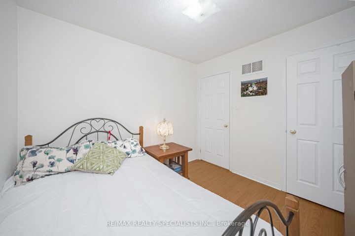 Photo 21 at 43 Rockgarden Trail, Wellington, Brampton