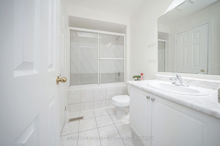 Photo 25 at 43 Rockgarden Trail, Wellington, Brampton