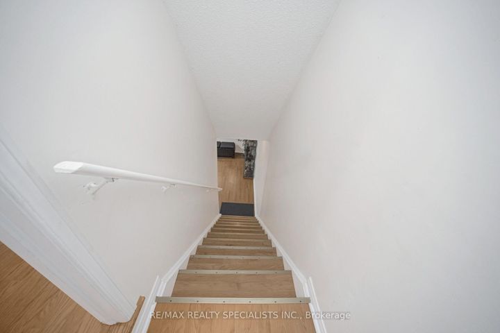 Photo 27 at 43 Rockgarden Trail, Wellington, Brampton