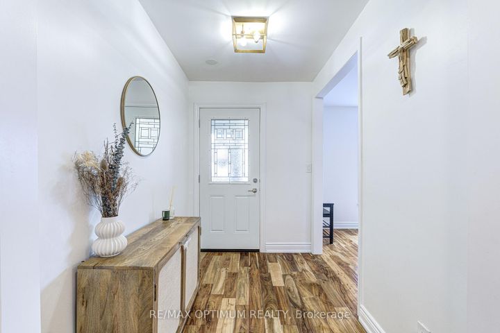 Photo 4 at 2481 Bromsgrove Road, Clarkson, Mississauga