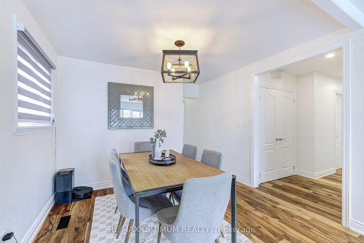 Photo 9 at 2481 Bromsgrove Road, Clarkson, Mississauga