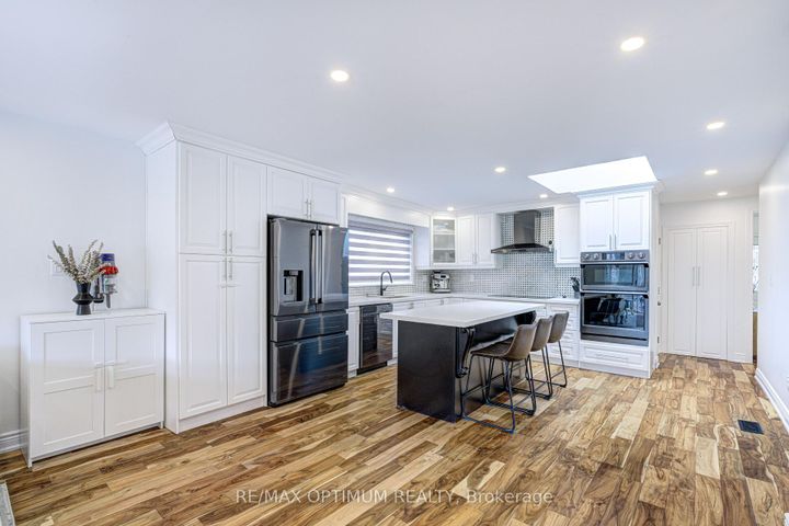 Photo 13 at 2481 Bromsgrove Road, Clarkson, Mississauga