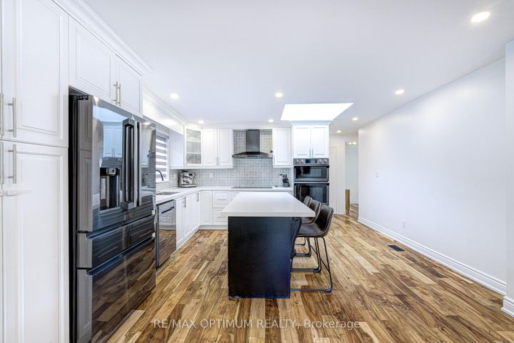 Photo 14 at 2481 Bromsgrove Road, Clarkson, Mississauga