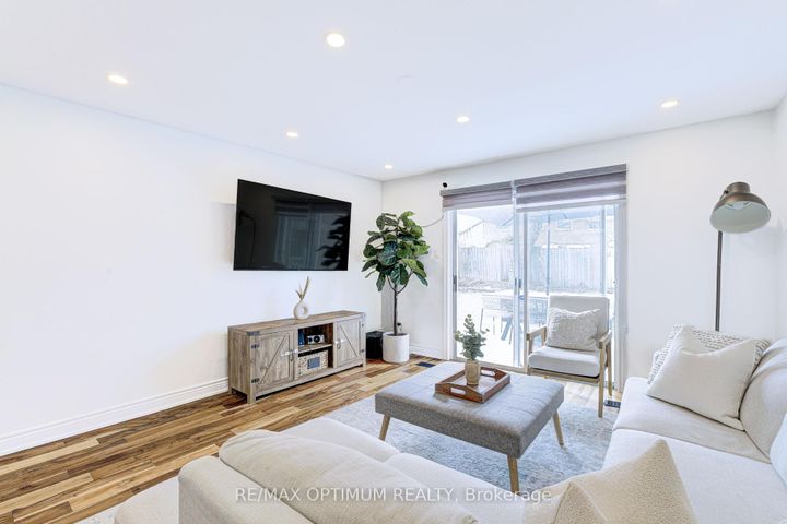 Photo 18 at 2481 Bromsgrove Road, Clarkson, Mississauga