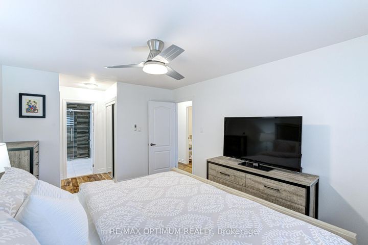 Photo 22 at 2481 Bromsgrove Road, Clarkson, Mississauga