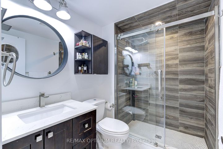 Photo 24 at 2481 Bromsgrove Road, Clarkson, Mississauga