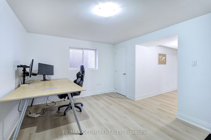 Photo 38 at 2481 Bromsgrove Road, Clarkson, Mississauga