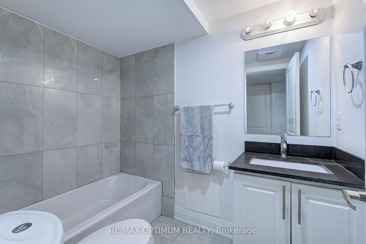 Photo 39 at 2481 Bromsgrove Road, Clarkson, Mississauga