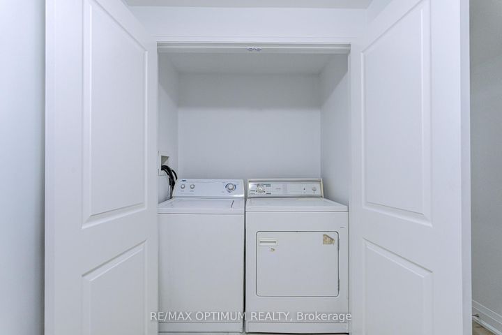 Photo 40 at 2481 Bromsgrove Road, Clarkson, Mississauga