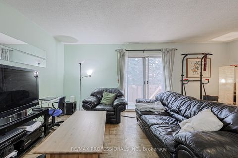 Photo 10 at 24 Permfield Path, Etobicoke West Mall, Toronto