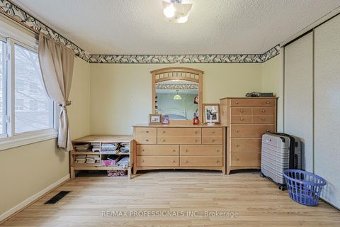 Photo 25 at 24 Permfield Path, Etobicoke West Mall, Toronto